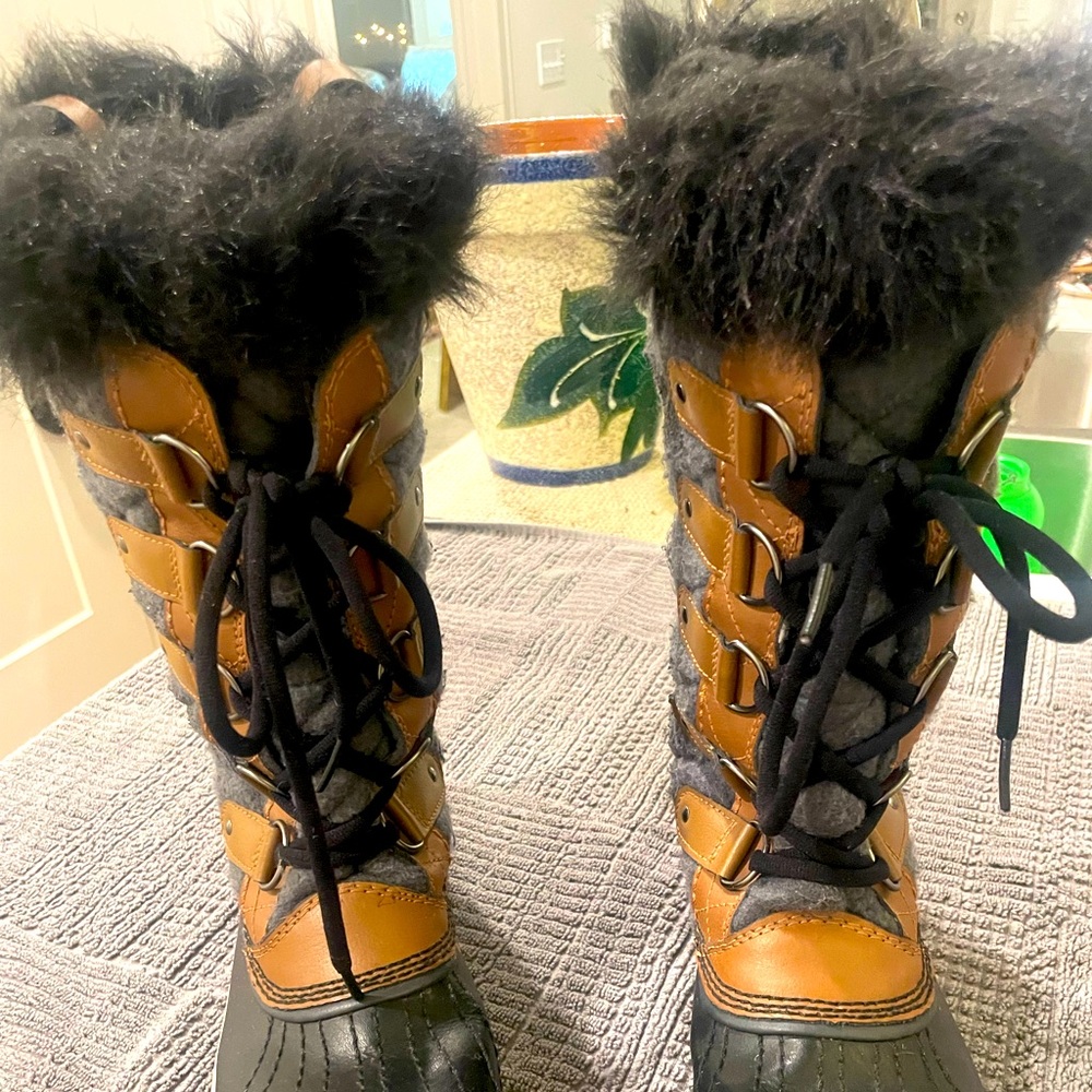 Sorel boots - high w/ fur